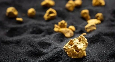 Pure,Gold,From,The,Mine,That,Was,Unearthed,Was,Placed